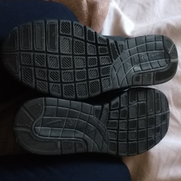 Sneakers - Picture 7 of 8